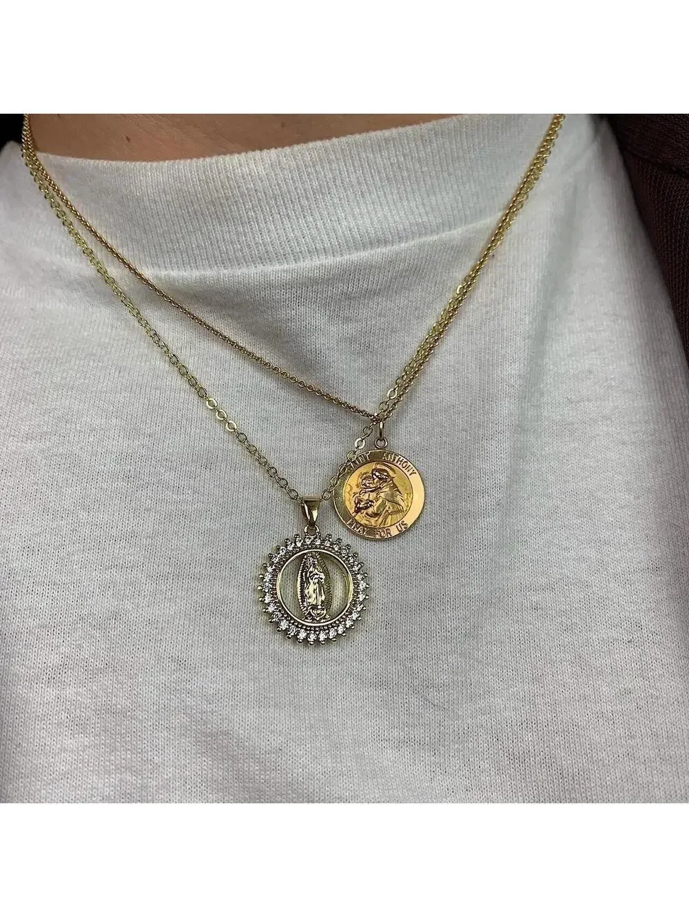 Vintage Y2K Gold Rhinestone Circle Chain Necklace